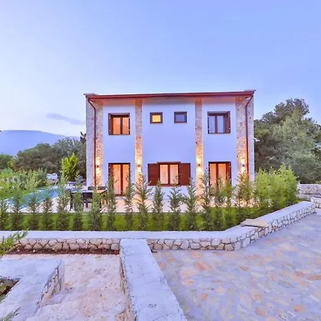 çukurbağ köyünde 4 tane villa Kaş