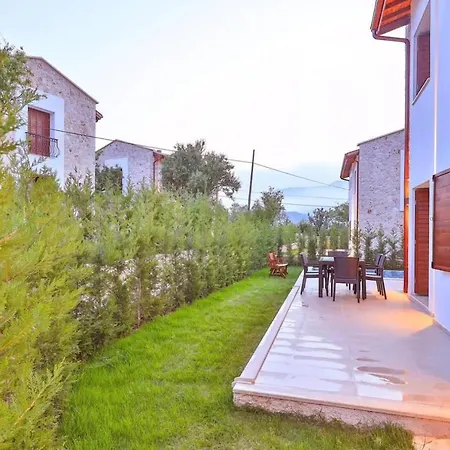 Daire çukurbağ köyünde 4 tane villa Kaş