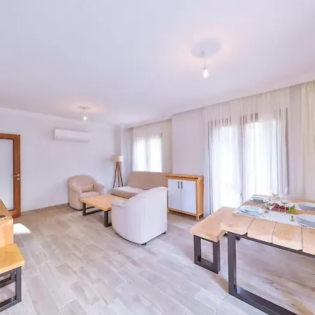 çukurbağ köyünde 4 tane villa Daire