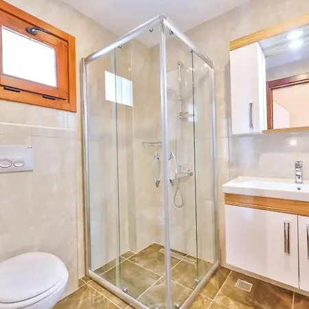 çukurbağ köyünde 4 tane villa Daire Kaş
